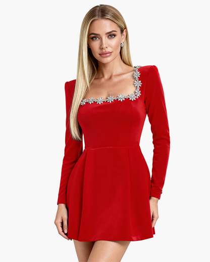 Damklänning festklänning med kristalldetaljer och elegant siluett för speciella tillfällen