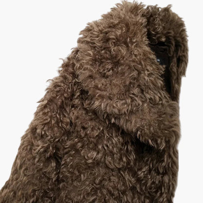 Damdunjacka i trendig oversized fuskpäls – Statement-plagg för höst och vinter