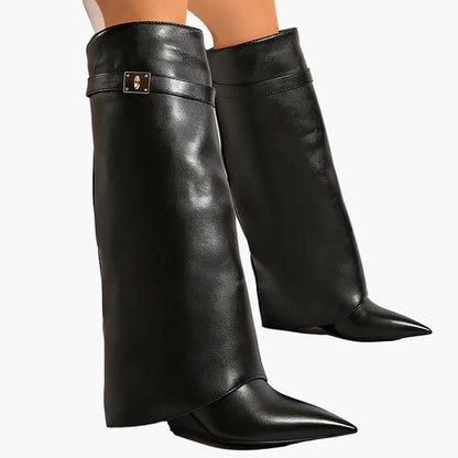 Damers slouchy låga stövlar med spetsig tå och dekorativ spänne – trendiga modeboots för vardag och fest