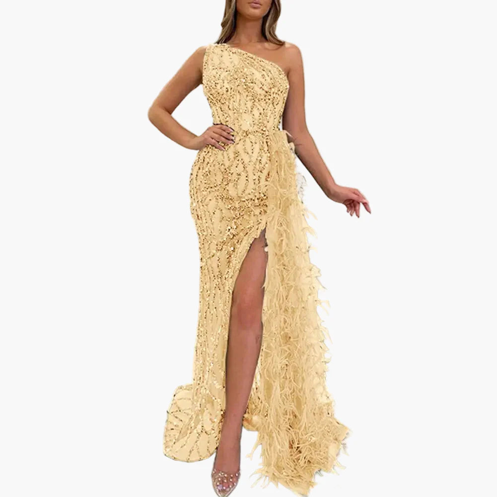 Dam Elegant Asymmetrisk Paljettklänning med Fjäderdetaljer för Fest och Galakväll