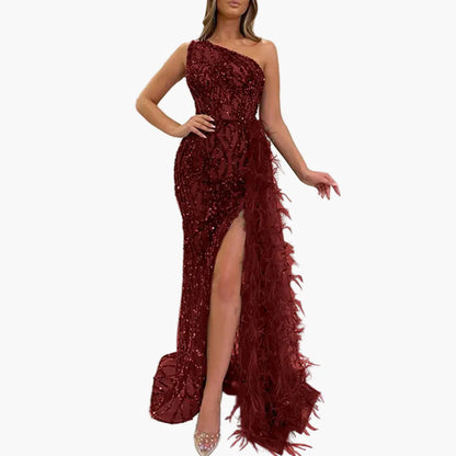 Dam Elegant Asymmetrisk Paljettklänning med Fjäderdetaljer för Fest och Galakväll