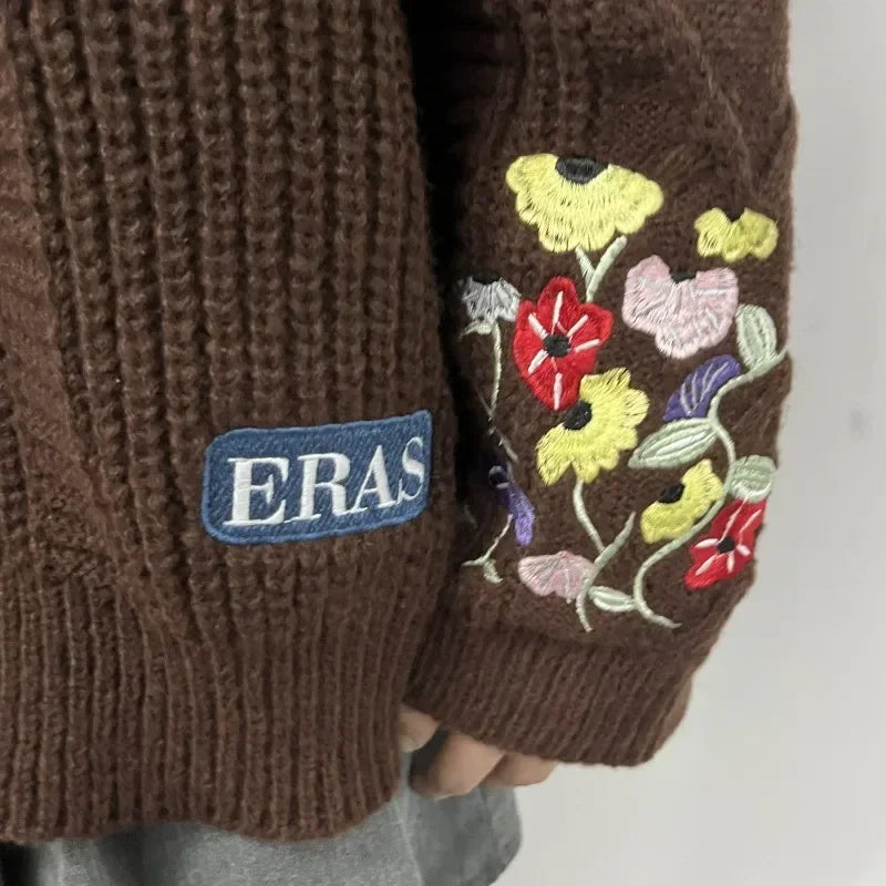Kvinnors trendig stickad kofta med blommig brodyr och avslappnad passform – perfekt för vardagsstil
