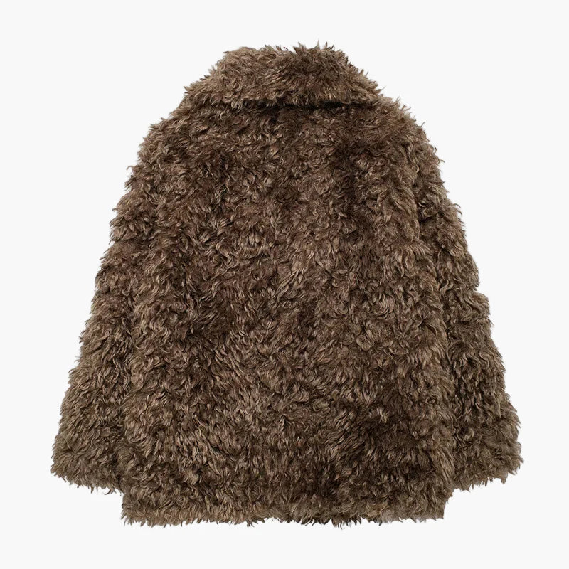 Damdunjacka i trendig oversized fuskpäls – Statement-plagg för höst och vinter