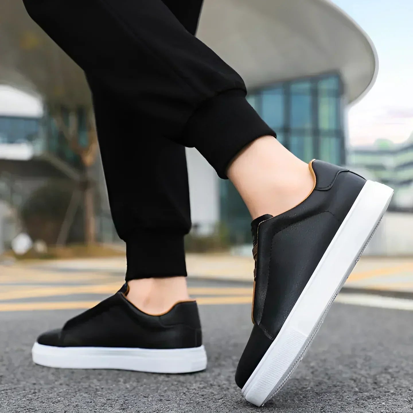 Herrsneakers Klassisk Stil och Komfort för Vardagsbruk och Fina Tillfällen