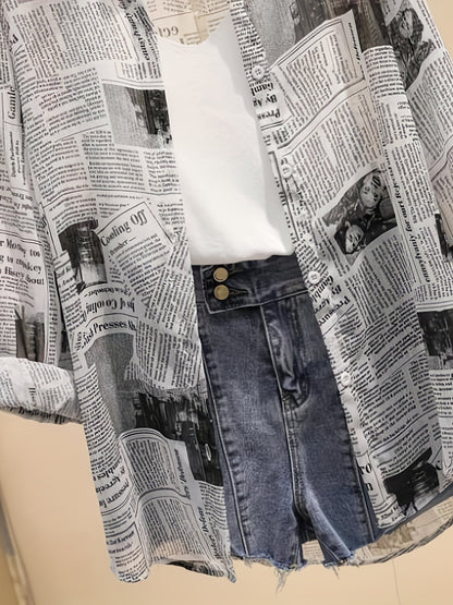 Damläsning Skjorta med Tidningstryck och Högmidjade Shorts – Trendig Set för Vardagsbruk