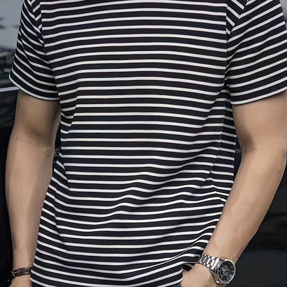 Herr T-shirt med horisontella ränder – Stilren och mångsidig vardagsstil