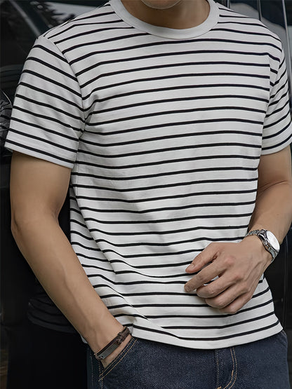 Herr T-shirt med horisontella ränder – Stilren och mångsidig vardagsstil