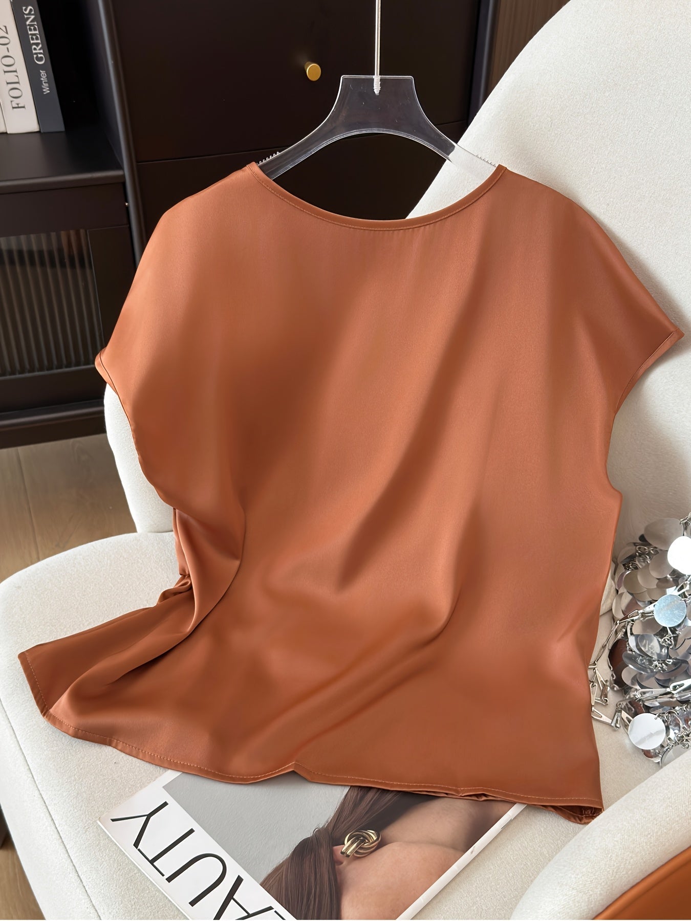 Dam Blus med Asymmetrisk Rynkning och Modern Siluett – Elegant Topp för Vardag och Fest