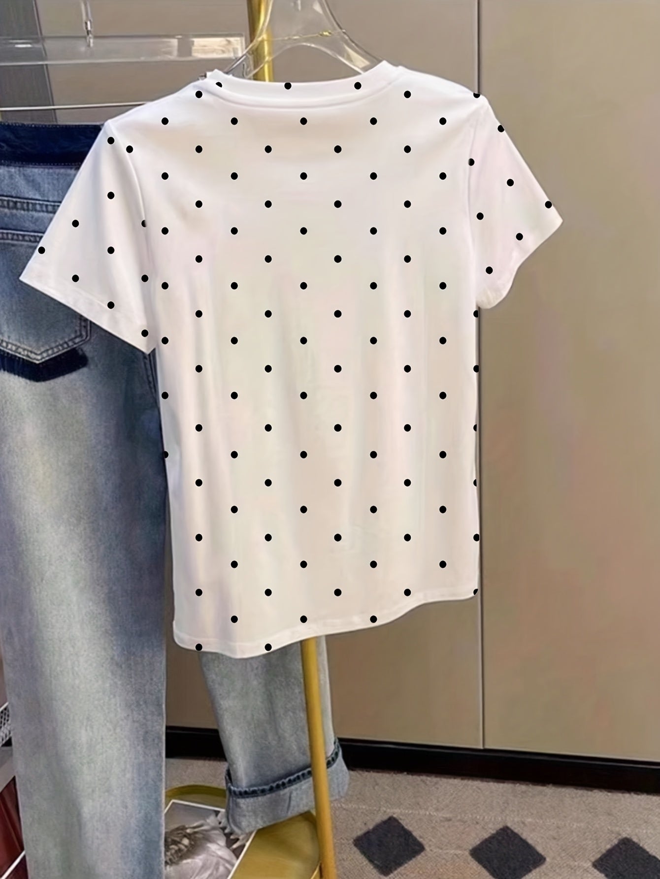 Dam T-shirt med Prickigt Elegant Mönster – Vardagsstil och Bekvämlighet