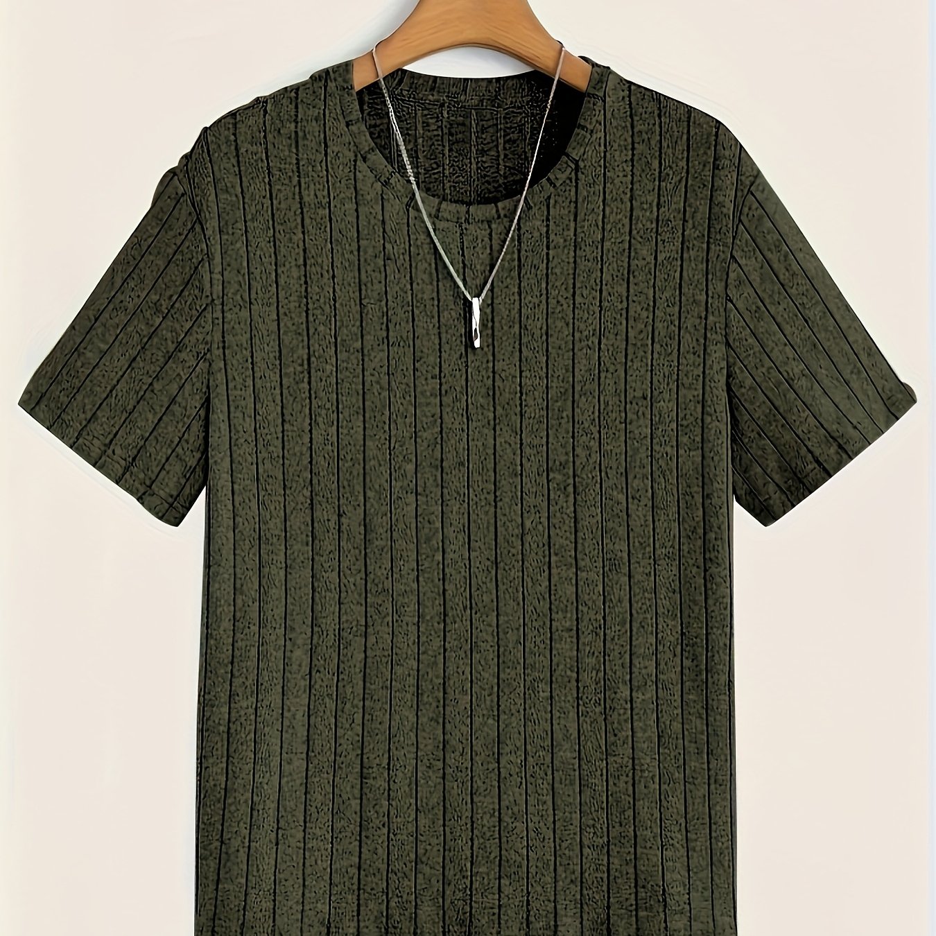Herr T-shirt med trendigt ribbat mönster och avslappnad passform – Perfekt för vardag och stilrena lager på lager-outfits