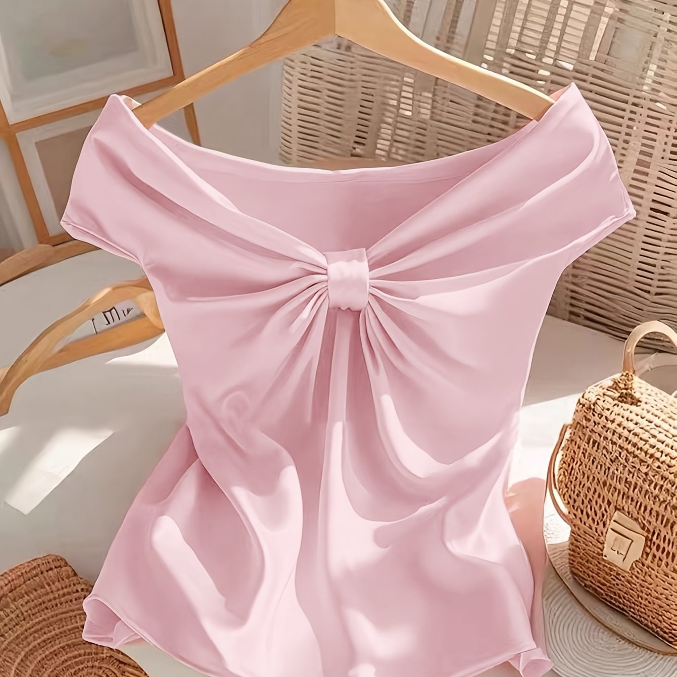 Dam Off-Shoulder Blus med Elegant Rynkdetalj och Romantisk Stil – Perfekt för Fest och Utekväll