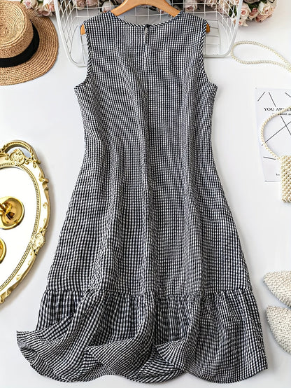 Damklänning utan ärm med rutigt mönster och volangkant – vardagsstil och sommarlook