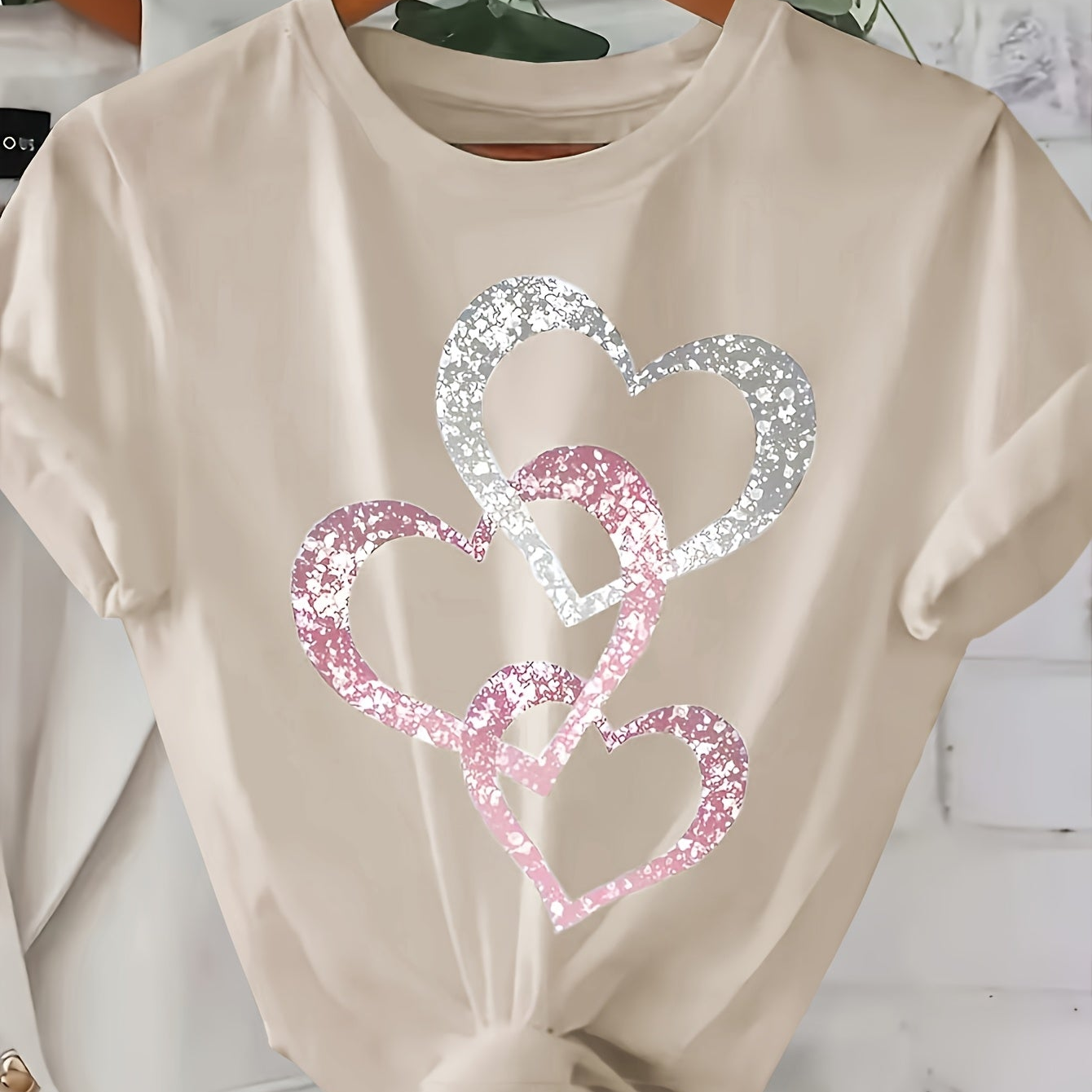 Dam T-shirt med glitterhjärtan – Trendig vardagsstil för sommar