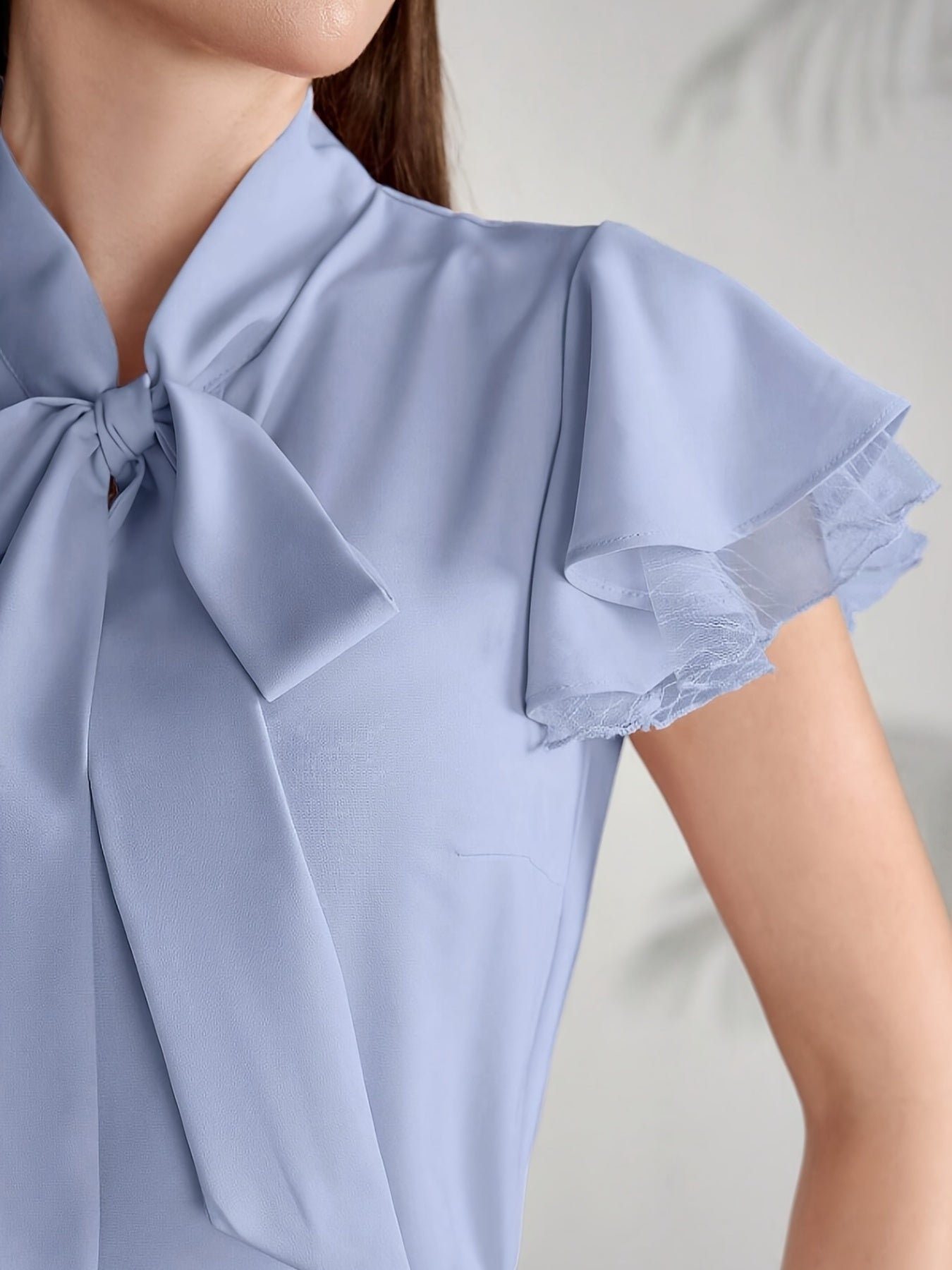 Dam Blus med Fjärilsärm och Rosett – Elegant Kontors- och Sommarstil