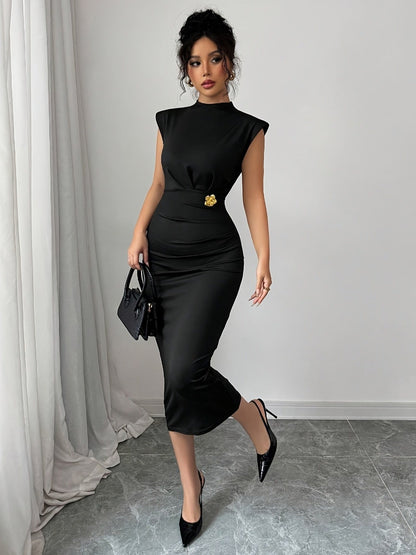 Dam Elegant Bodycon Klänning med Hög Hals och Dekorativ Detalj – Perfekt för Fest och Kväll