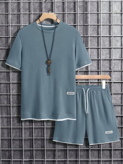 Herrarnas avslappnade set med t-shirt och shorts – perfekt för sommaren, sport och vardag