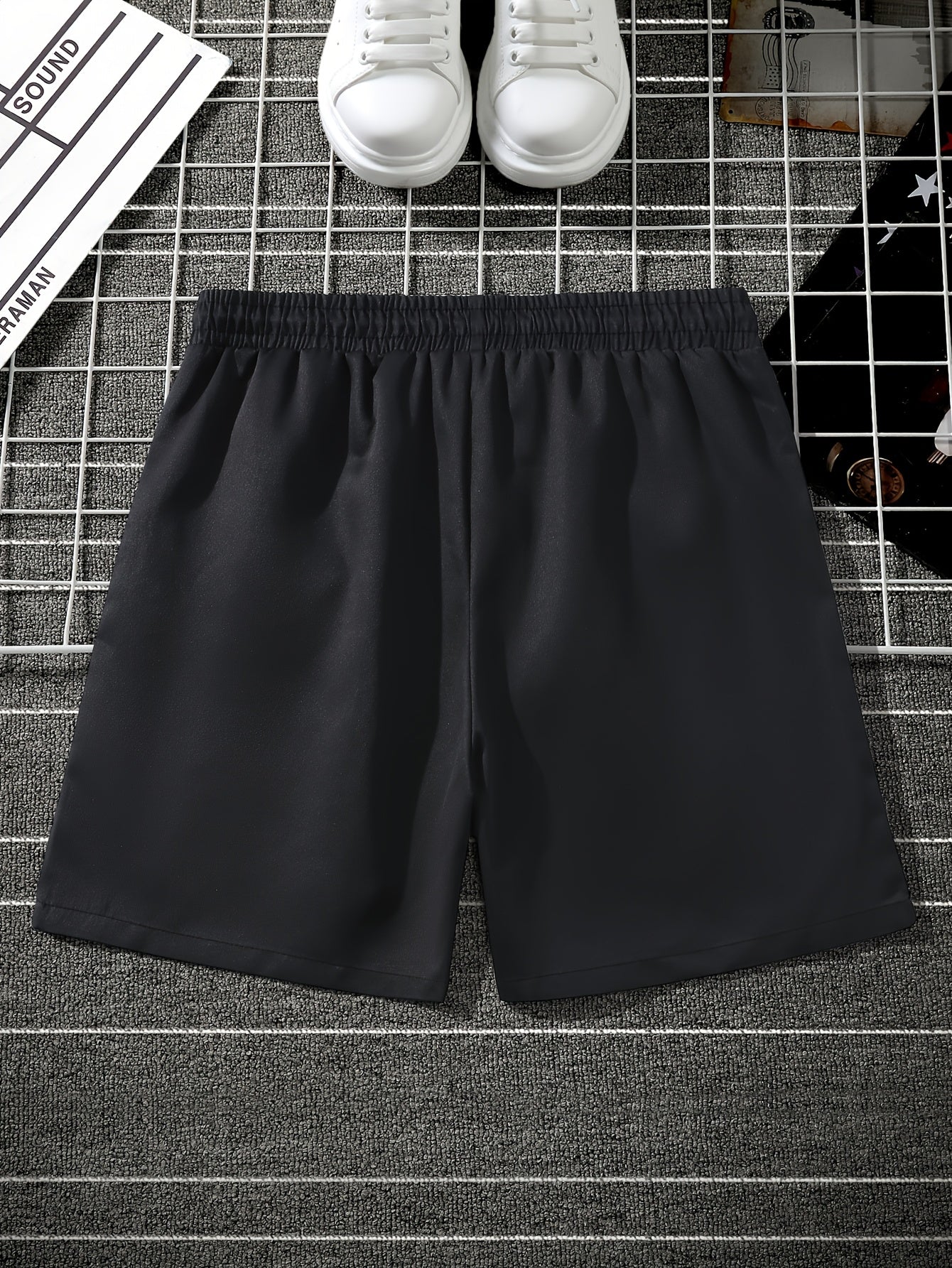 Herrshorts med grafiskt mönster och avslappnad streetwear-stil för vardagsbruk