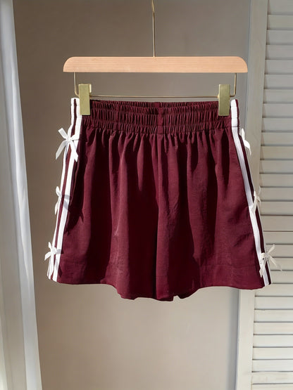 Damshorts med sportig design och dekorativa rosetter – Perfekt för sommar och semester