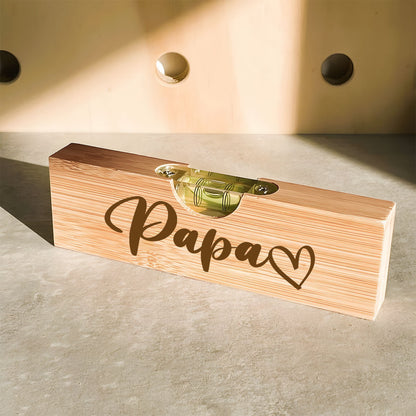Herr Spirit Level & Flasköppnare med Graverad Text – Perfekt Gåva till Pappa