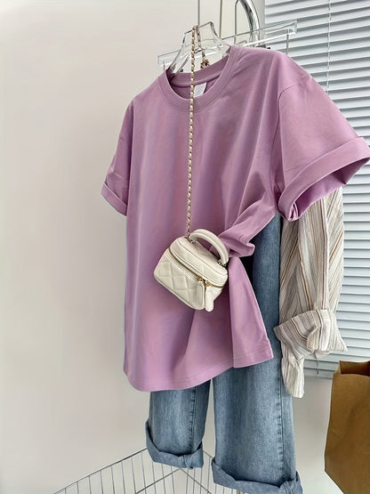 Dam T-shirt med klassisk passform och minimalistisk stil för vardagsbruk