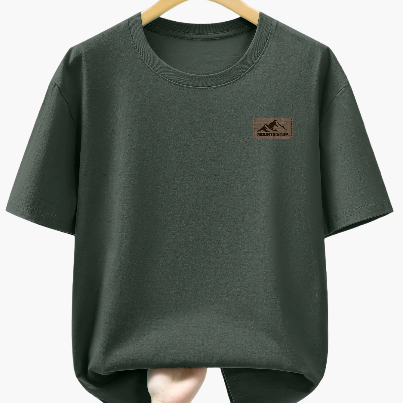 Herr T-shirt med minimalistisk bergslogga – Avslappnad och trendig vardagsstil