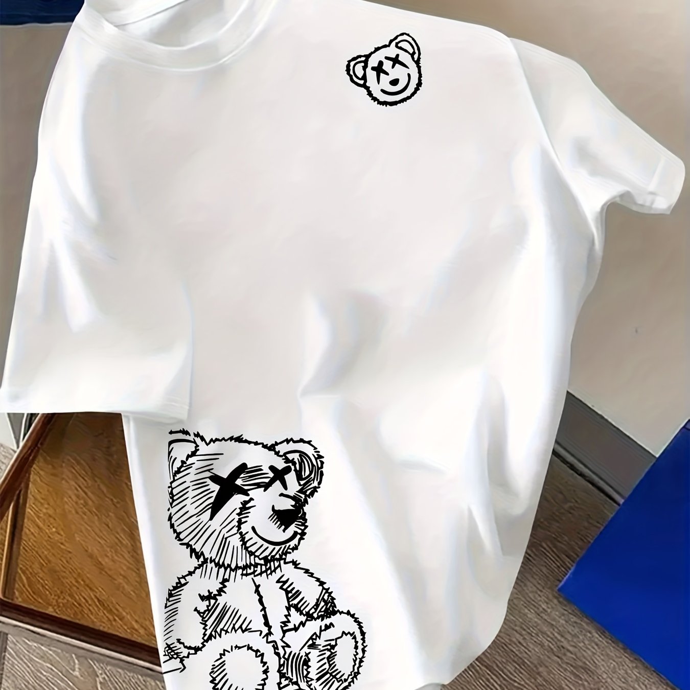 Herr T-shirt med konstnärligt björnmotiv – Trendigt streetwear för vardagsbruk