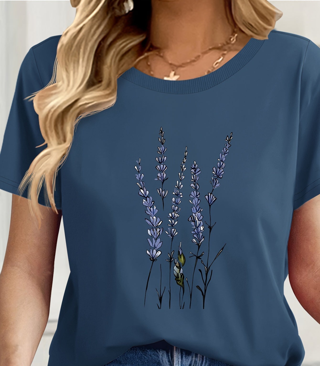 Dam T-shirt med konstnärligt vildblomstryck – Avslappnad stil för vardagsbruk