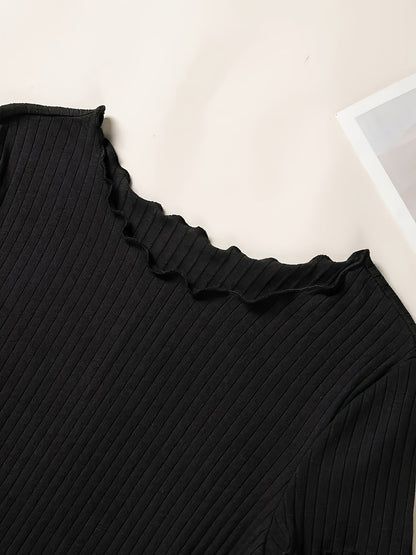 Dam Topp med Ribbade Ränder och Vågad Kant – Vardagsstil & Elegant Basplagg