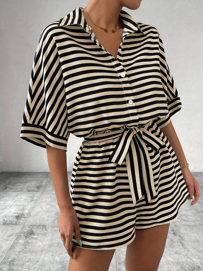 Dam Playsuit med Randigt Mönster och Avslappnad Passform – Perfekt för Sommar och Fritid