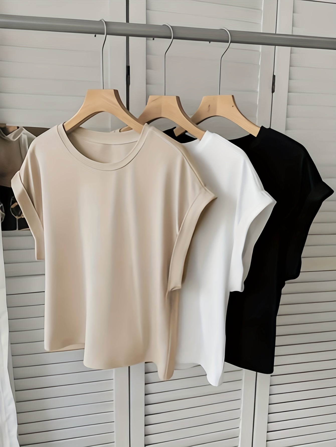 Dam T-shirt Kortärmad Modern Stil för Vardagsbruk och Avslappnad Look