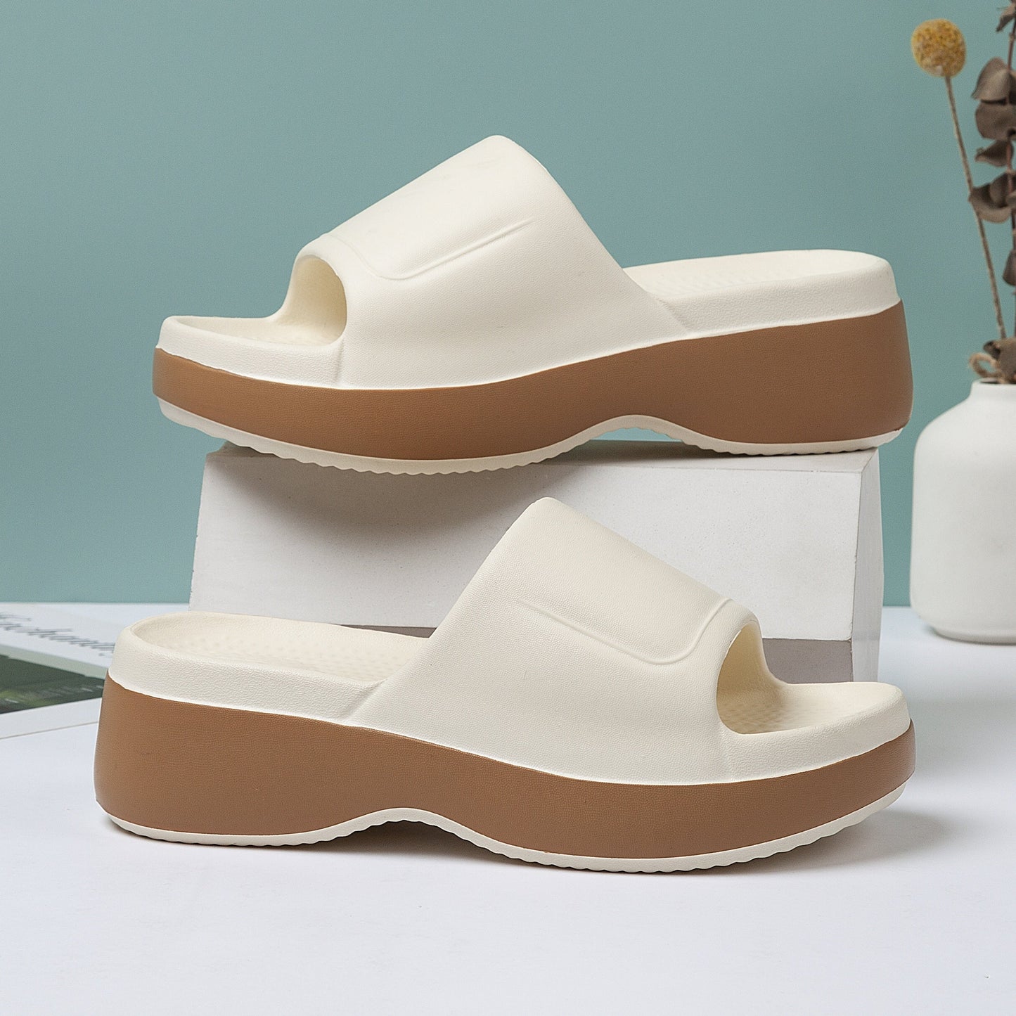 Damsandaler med platåsula och öppen tå – Trendiga slip-in tofflor för sommar och vardag