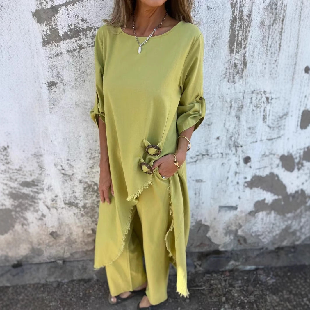 Imogen – Lång kostym med metallknappdesign och rund hals, långärmad topp och raka byxor