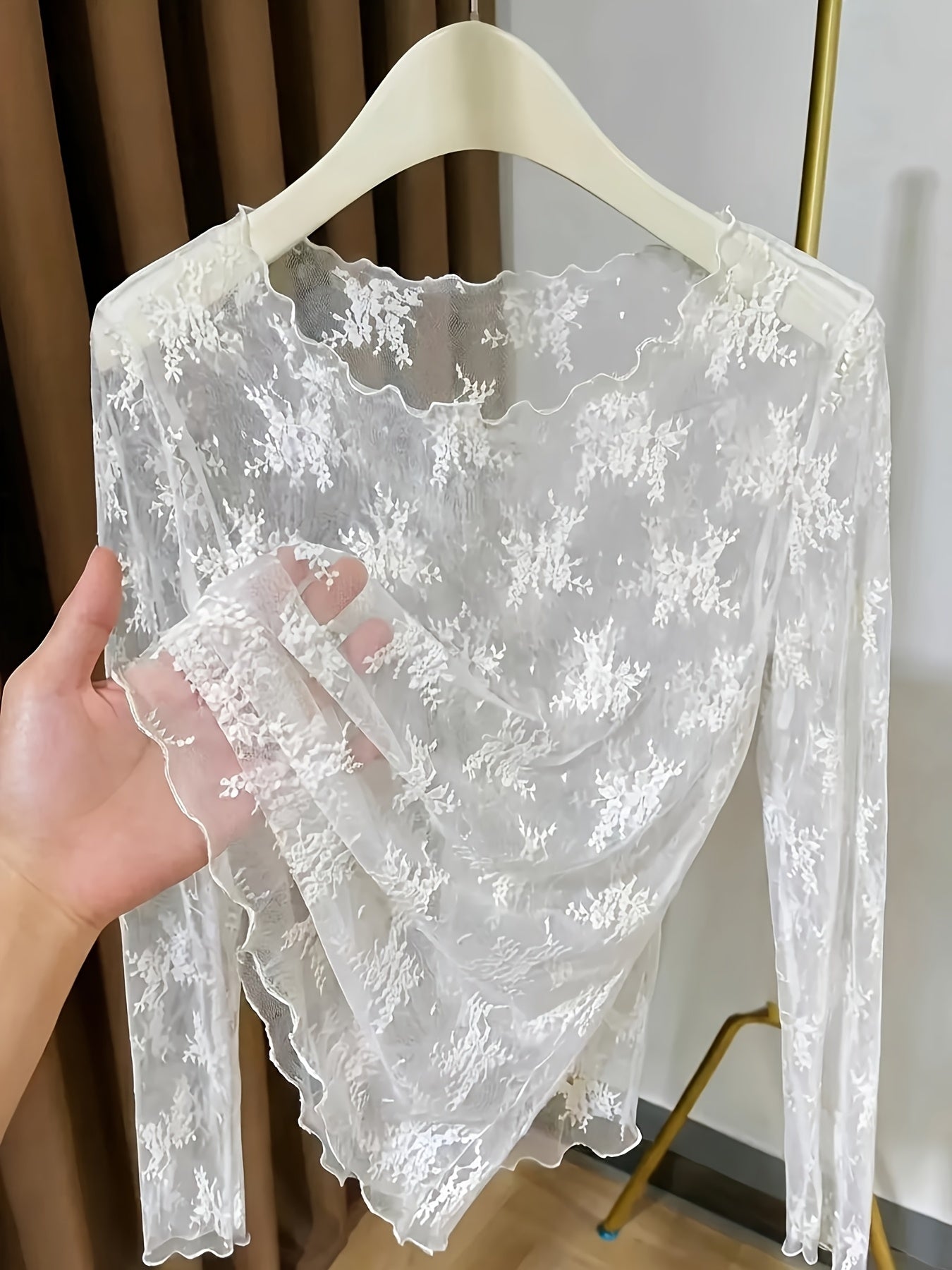 Dam Topp med Lång Ärm och Broderade Blommor – Elegant Transparent Festblus