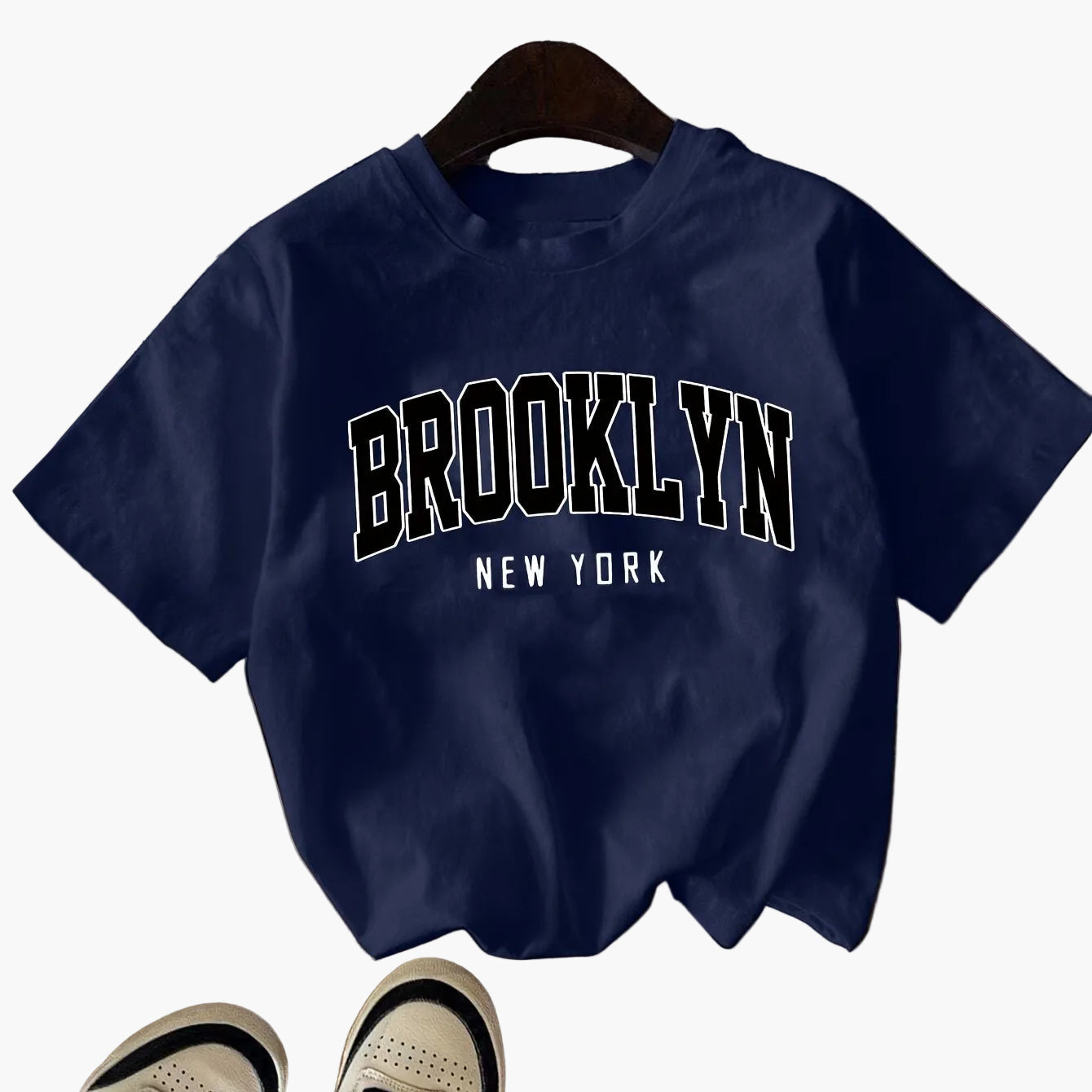 Dam T-shirt med Brooklyn-tryck och avslappnad streetwear-stil för vardagsbruk