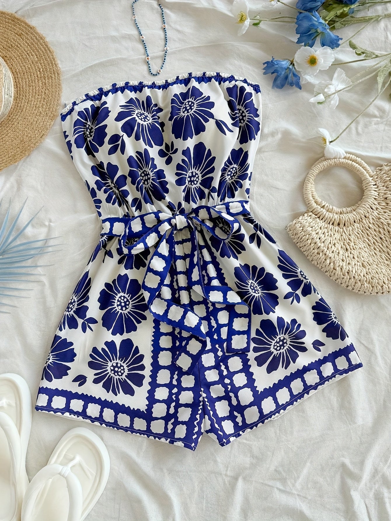 Dam Playsuit Bandeau Romper med Blommigt Mönster och Knytband – Perfekt för Sommar och Semester