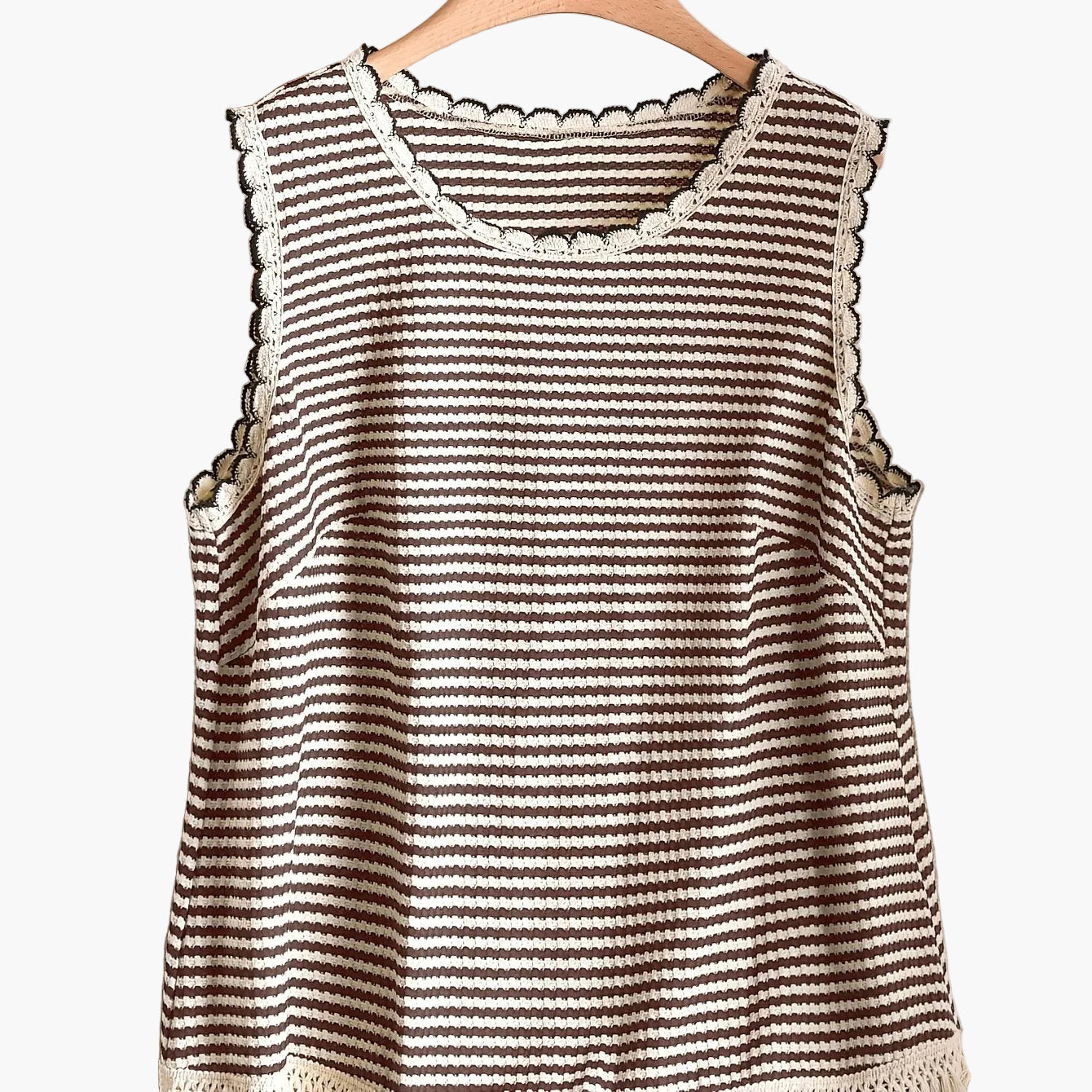 Dam Linne i Elegant Randig Stil med Fransdetaljer – Perfekt för Vår och Sommar