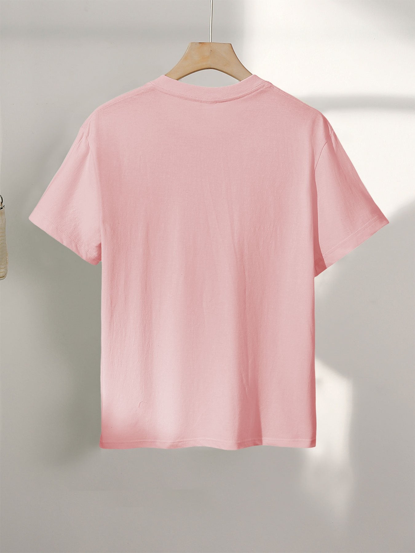 Dam T-shirt med abstrakt ansikte och modern konststil – casual för vår och sommar