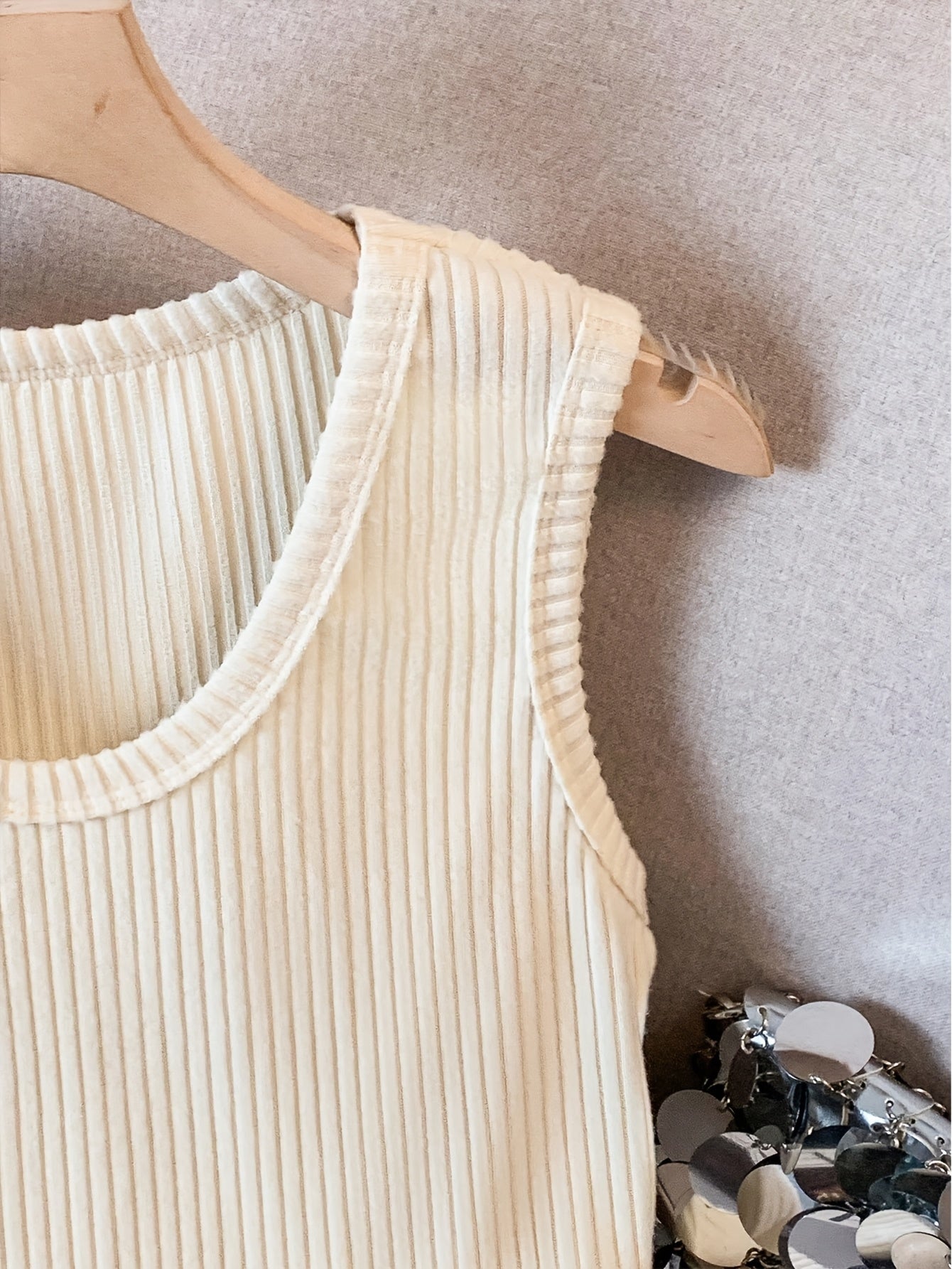 Damlinne med ribbat mönster och elegant vardagsstil