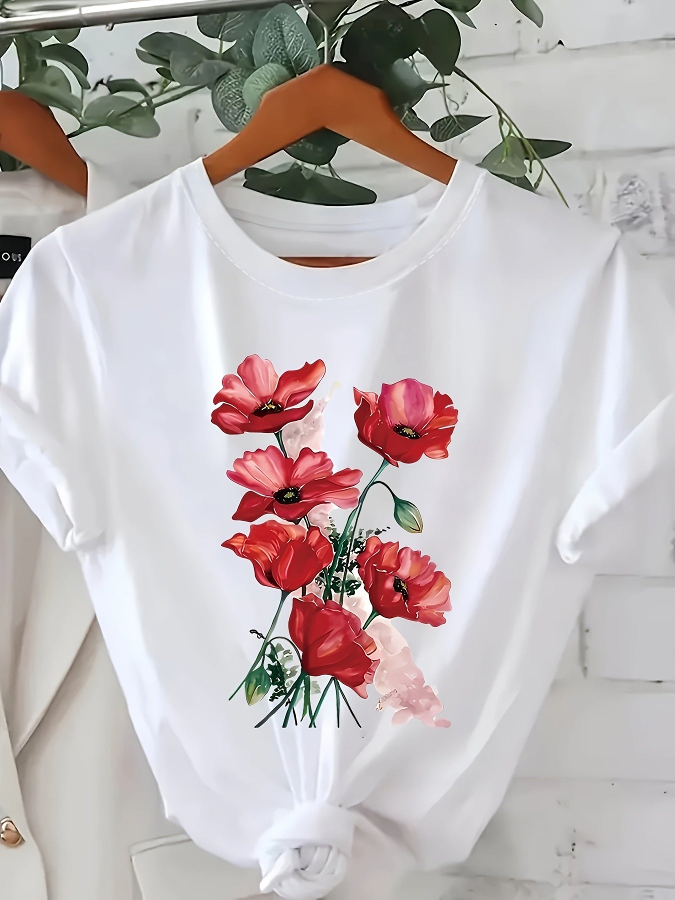 Dam T-shirt med blomstertryck – avslappnad stil för vardag och sommar