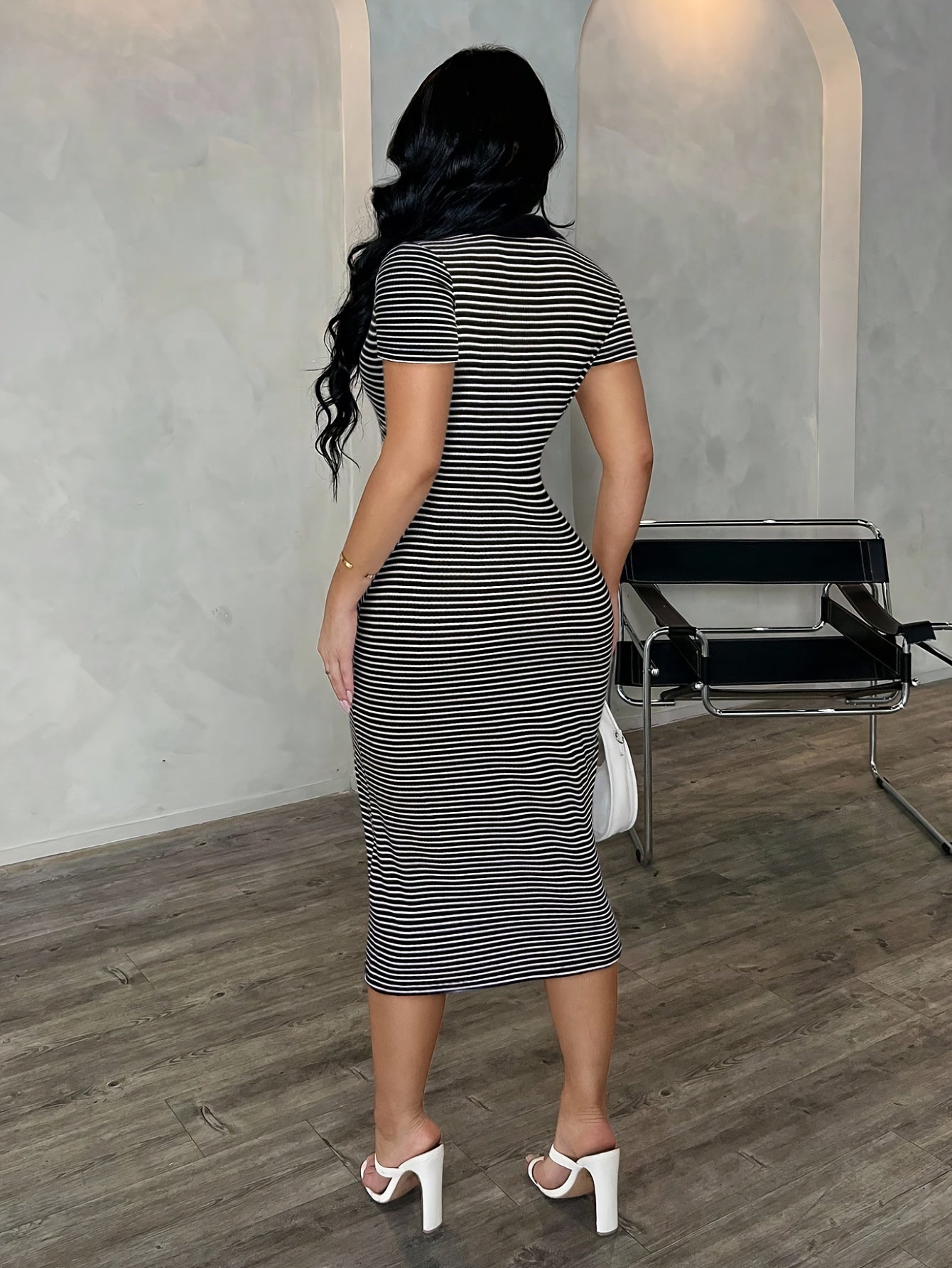 Damklänning – Polo Bodycon Randig Midiklänning för Elegant och Modern Look