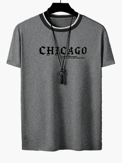 Herr T-shirt med tryck "CHICAGO" – Trendig och avslappnad streetwear