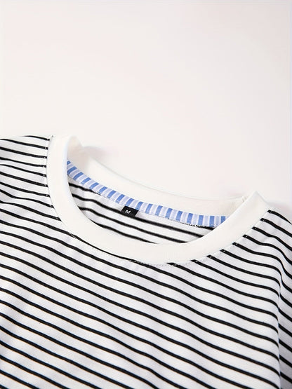 Herr T-shirt med horisontella ränder – Stilren och mångsidig vardagsstil