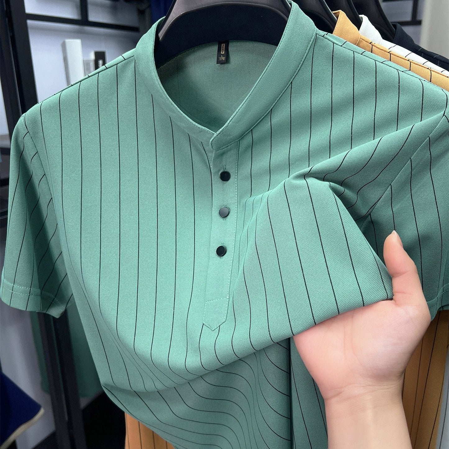 Herrskjorta med kort ärm och ståkrage – Stilren randig design för smart-casual och vardagsbruk