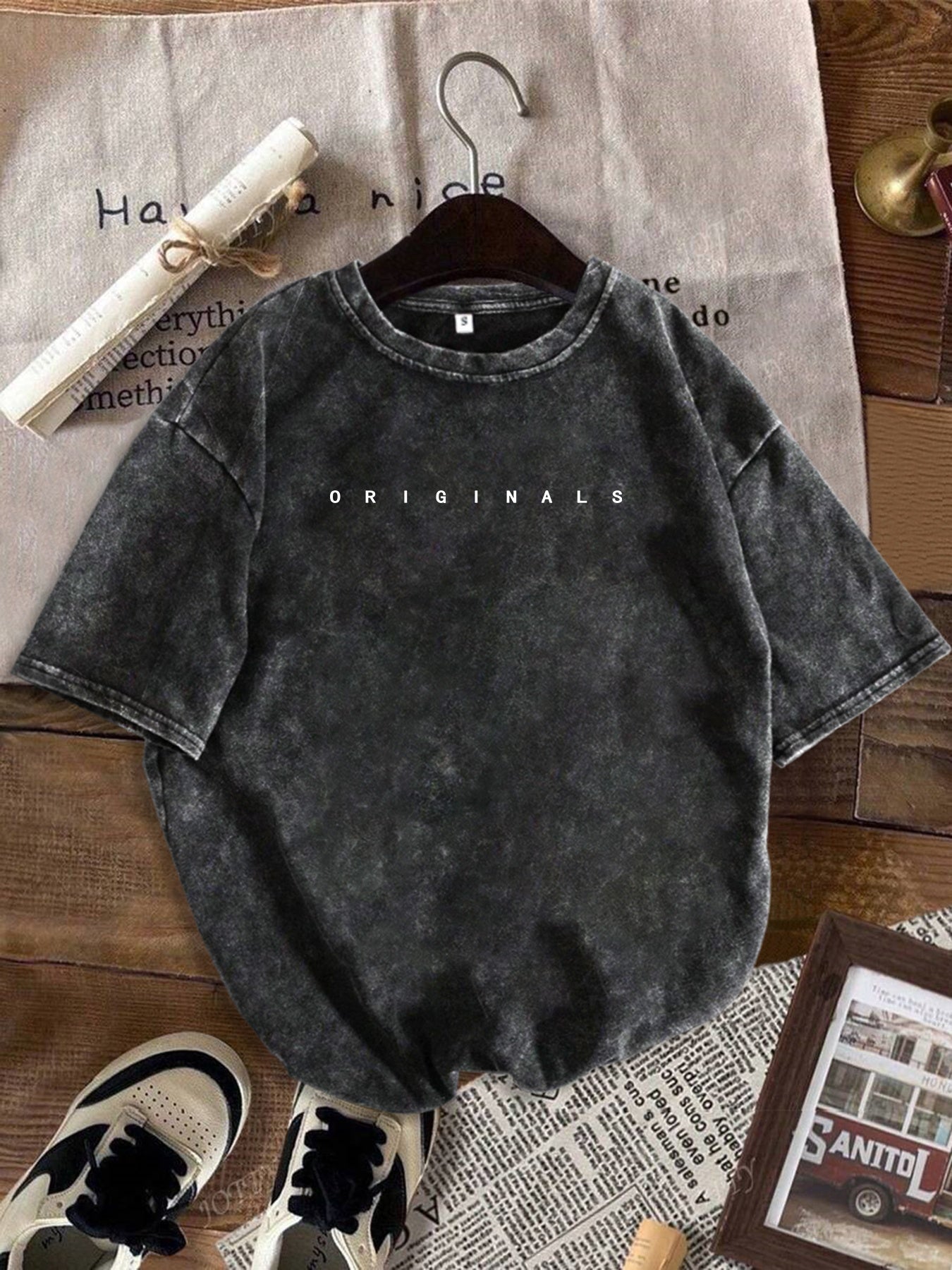 Dam T-shirt med avslappnad passform och trendiga jeansshorts för sommarens streetstyle