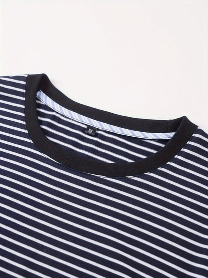 Herr T-shirt med horisontella ränder – Stilren och mångsidig vardagsstil
