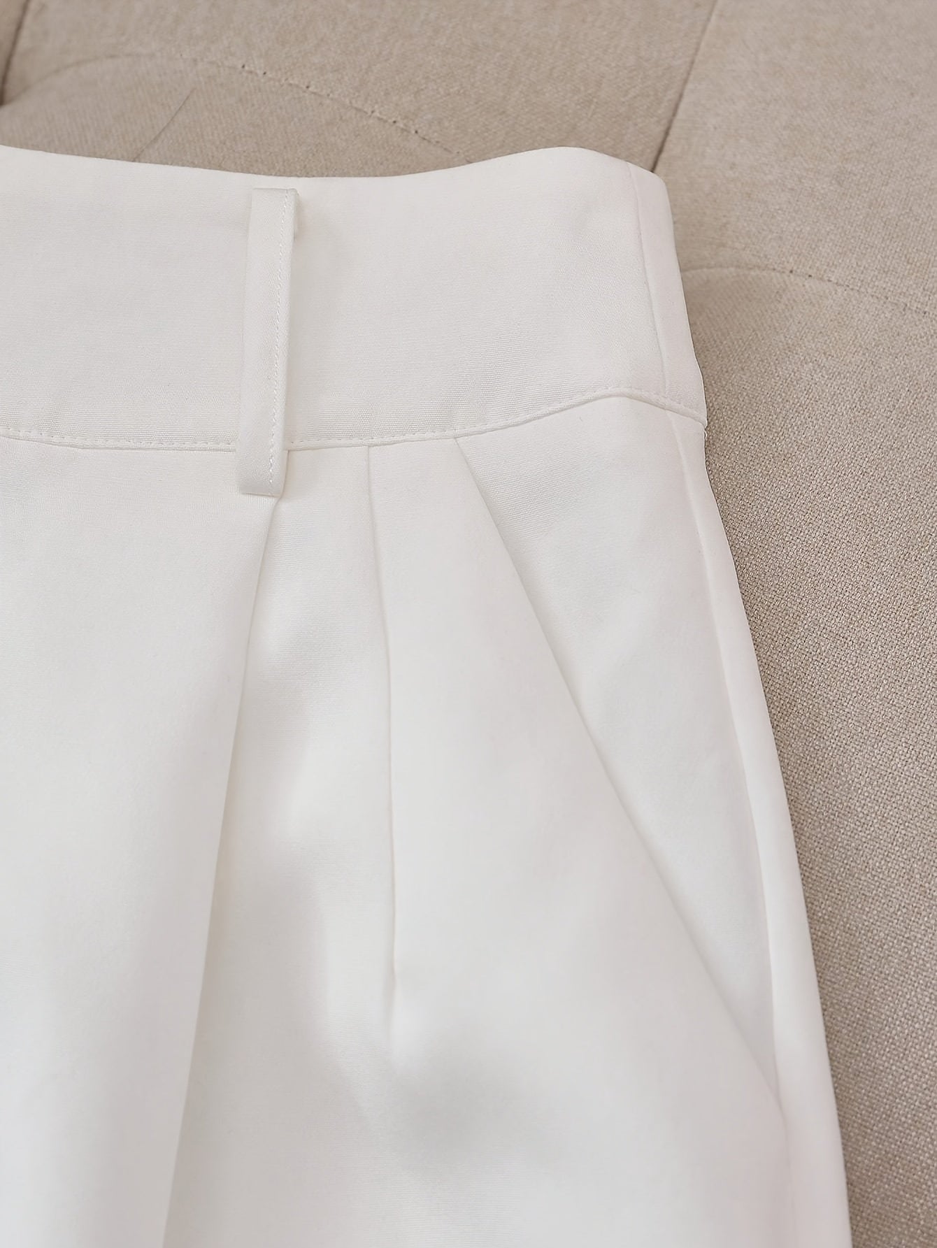 Damshorts med bälte – Elegant och stilren för sommar och vardag
