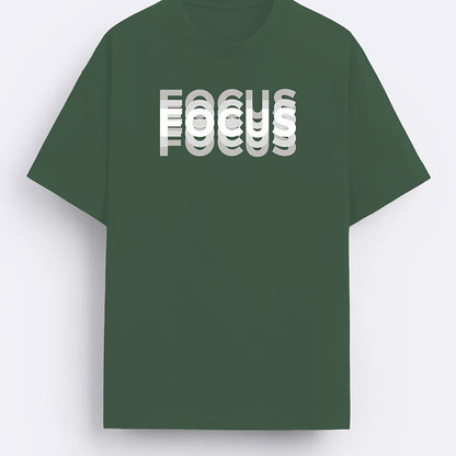 Herr T-shirt med modern textdesign och motiverande budskap – FOCUS, avslappnad stil för vardagsbruk