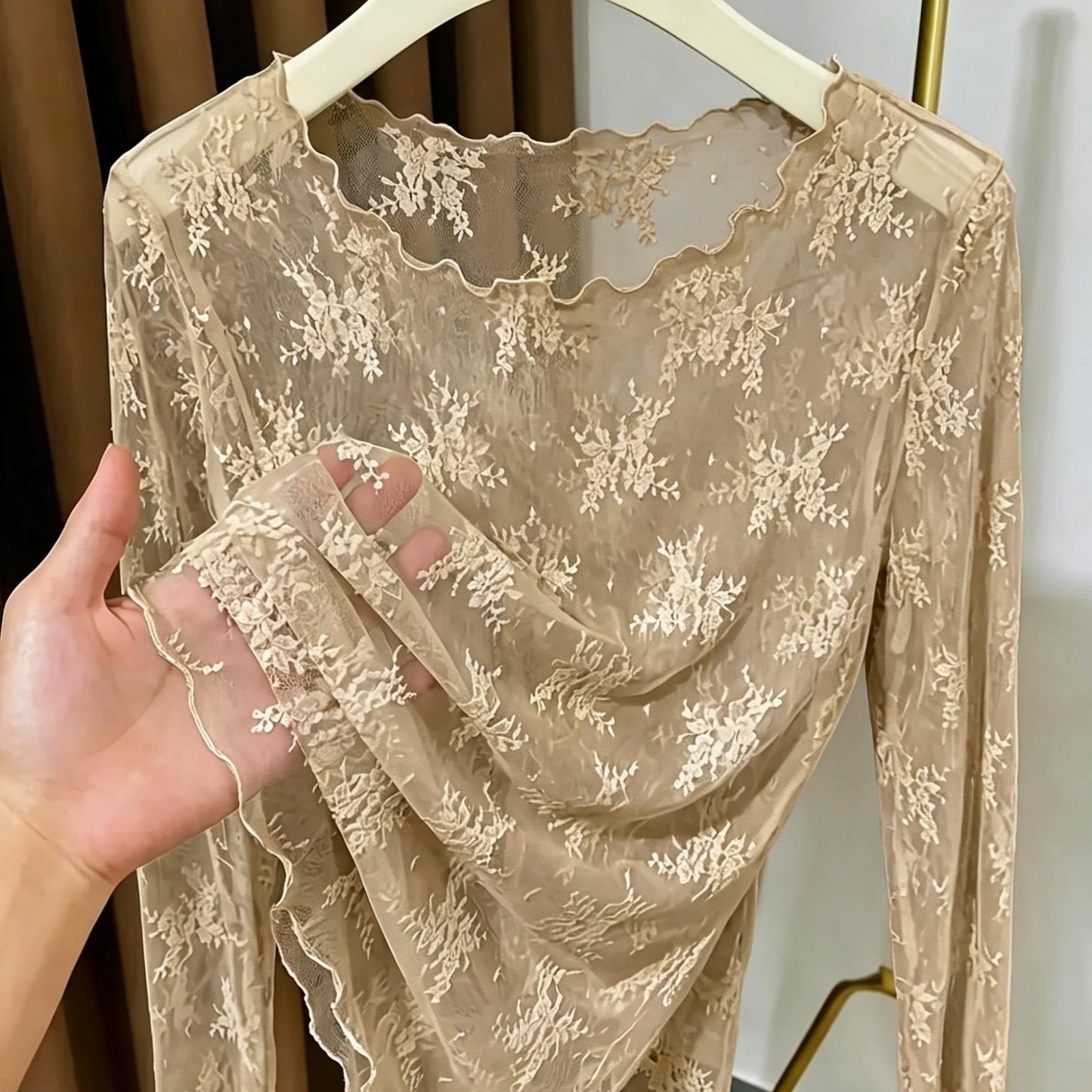 Dam Topp med Lång Ärm och Broderade Blommor – Elegant Transparent Festblus