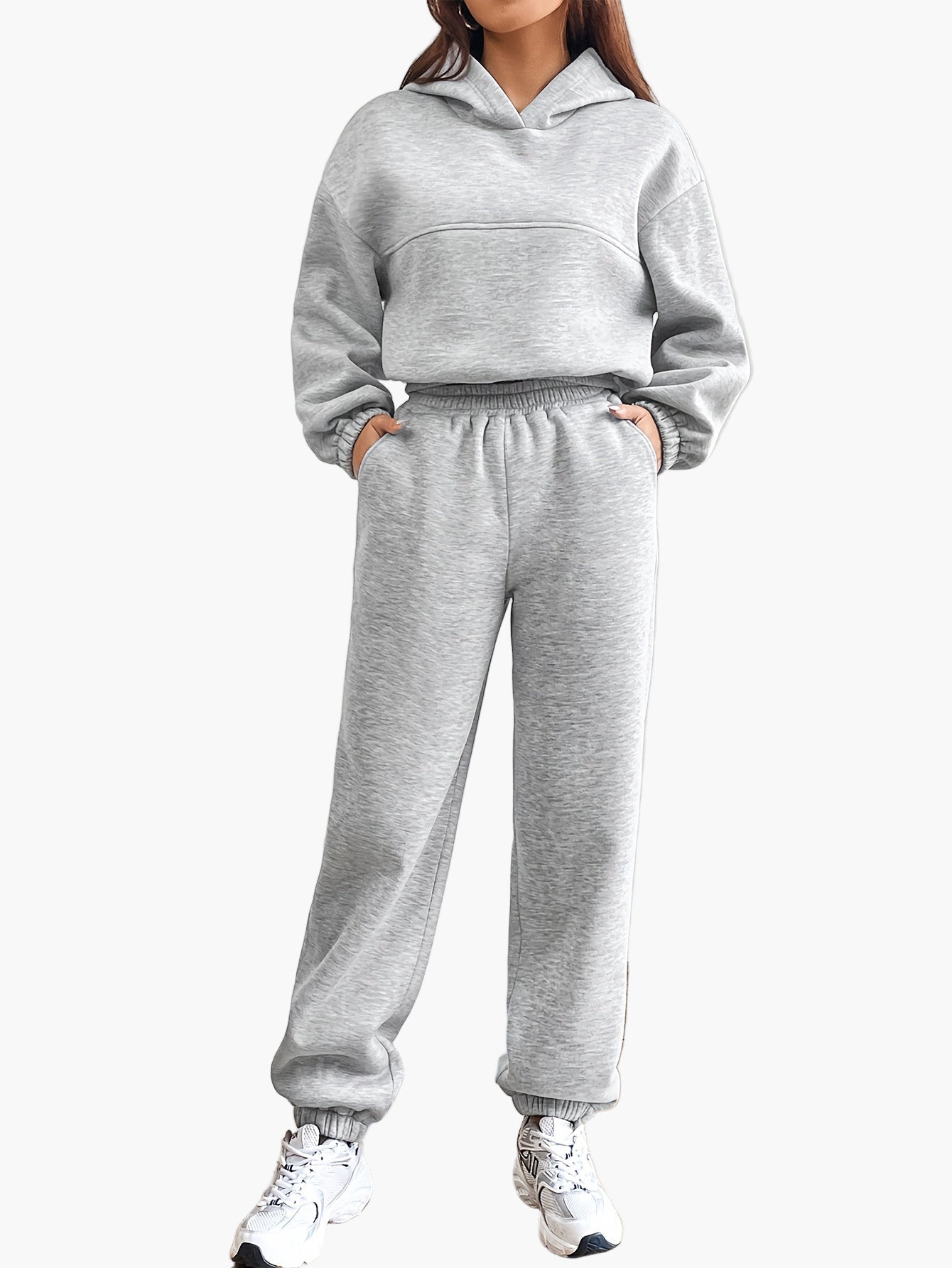 Damernas sportiga mysset med hoodie och byxor – avslappnad streetwear för vardag och fritid