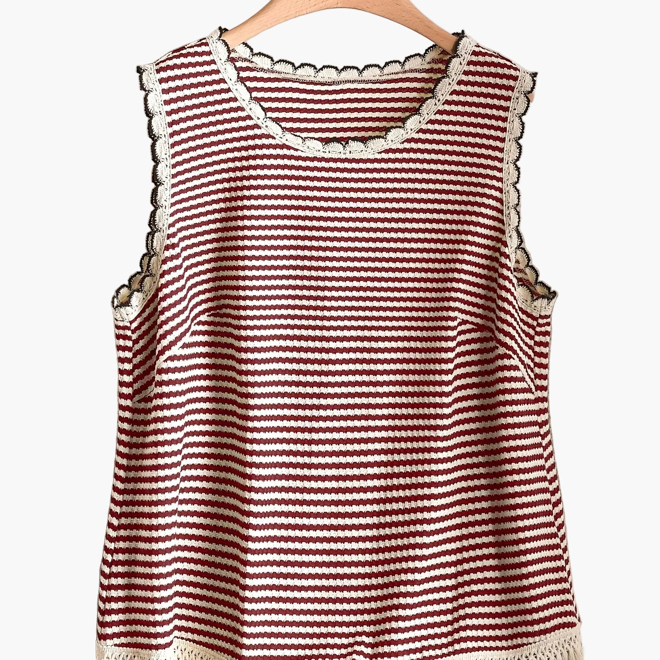 Dam Linne i Elegant Randig Stil med Fransdetaljer – Perfekt för Vår och Sommar